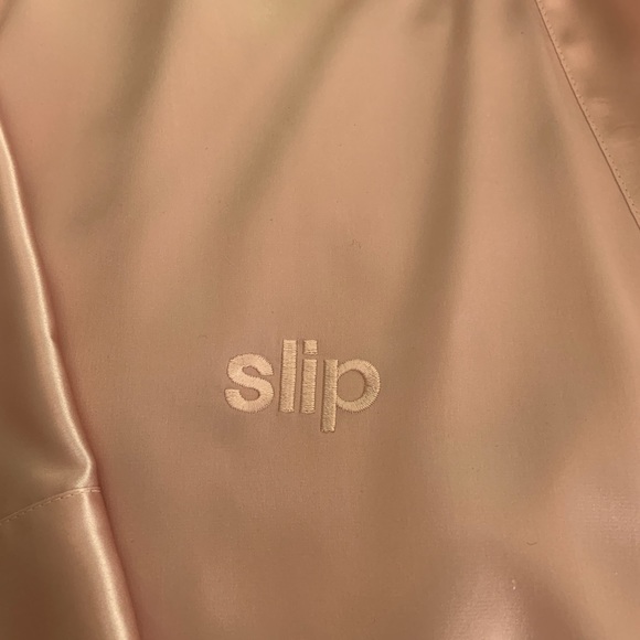 SOLD!!   SLIP Silk Robe & Mask - Picture 4 of 8